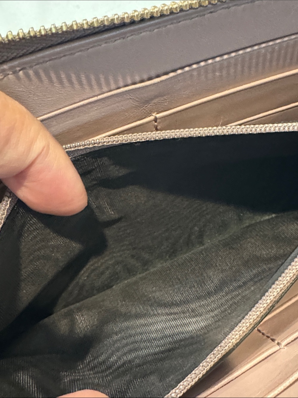 Authentic Gucci Blush Pink Guccisima Zip Wallet - Picture 8 of 11